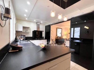 Maison - 186 m² - 8 pièces