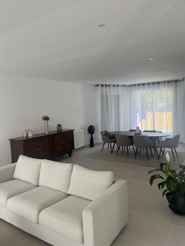 Maison - 210 m² - 8 pièces