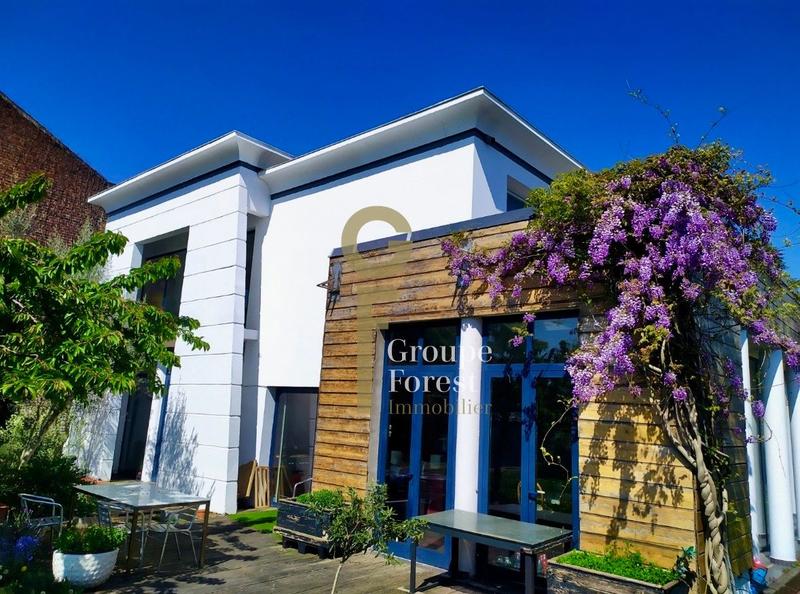 Maison - 394 m² - 9 pièces