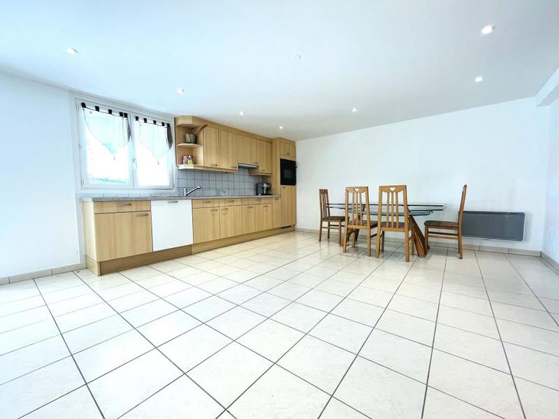 Maison - 218 m² - 9 pièces