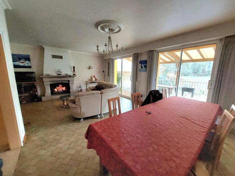 Maison traditionnelle - 167 m² - 7 pièces