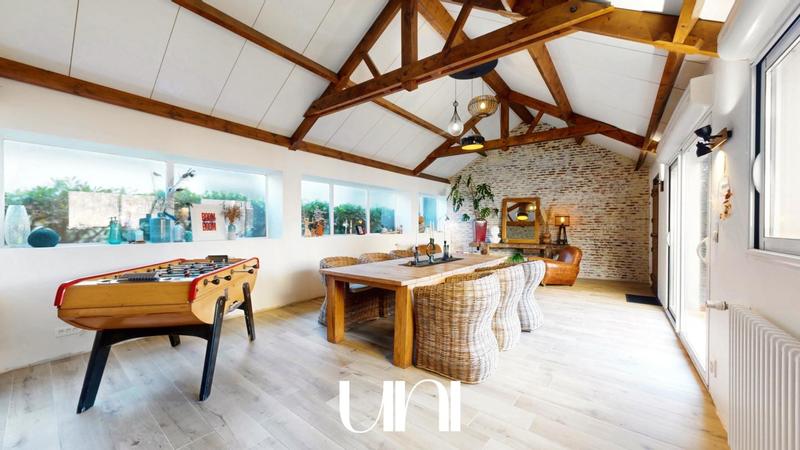 Maison - 292 m² - 11 pièces