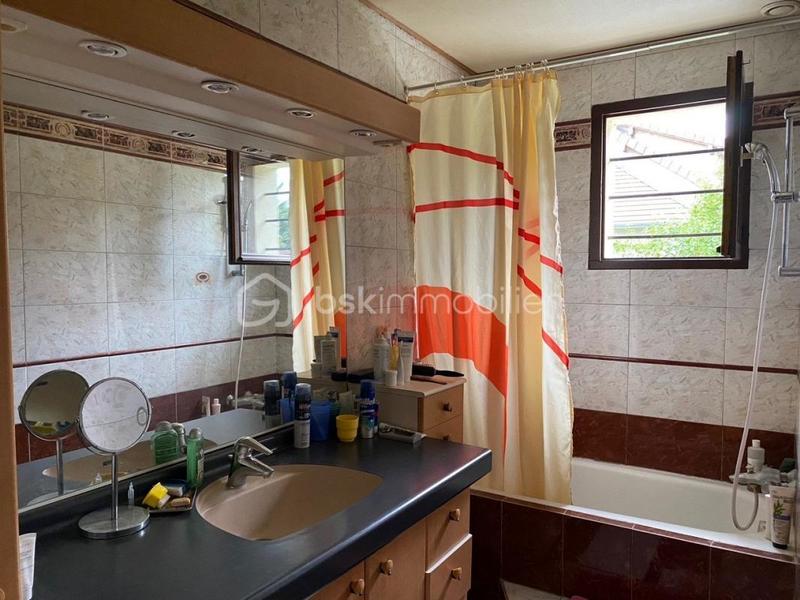 Maison - 95 m² - 5 pièces