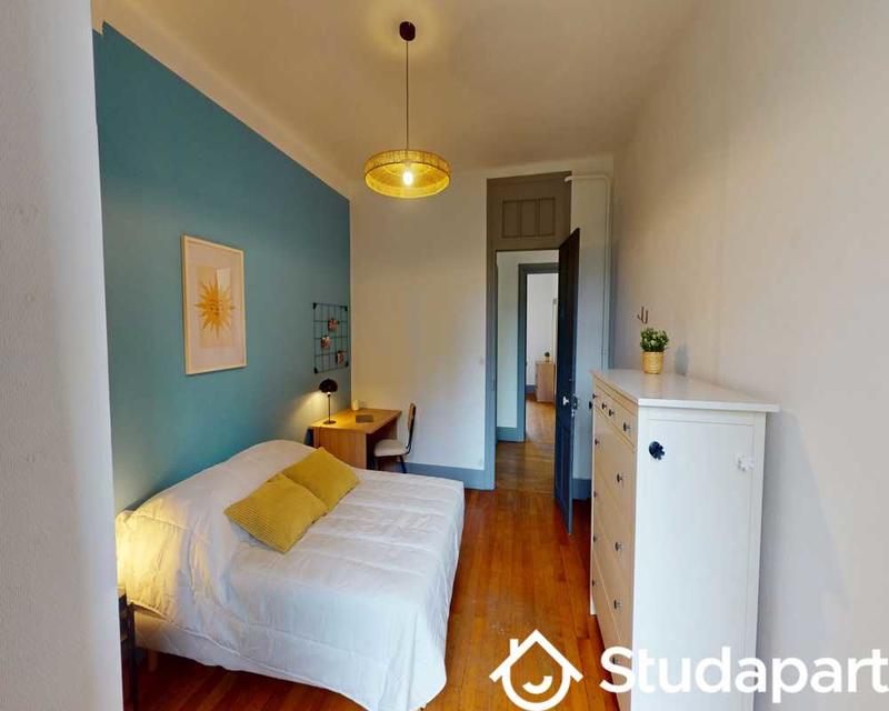 Chambre - 120 m² - 1 pièce