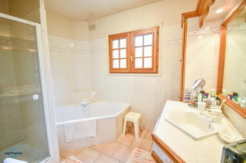 Maison - 187 m² - 7 pièces