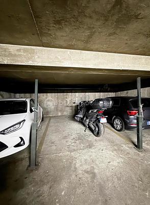 Parking / Garage