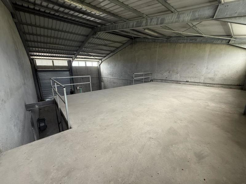 Entrepôt - 1 404 m²