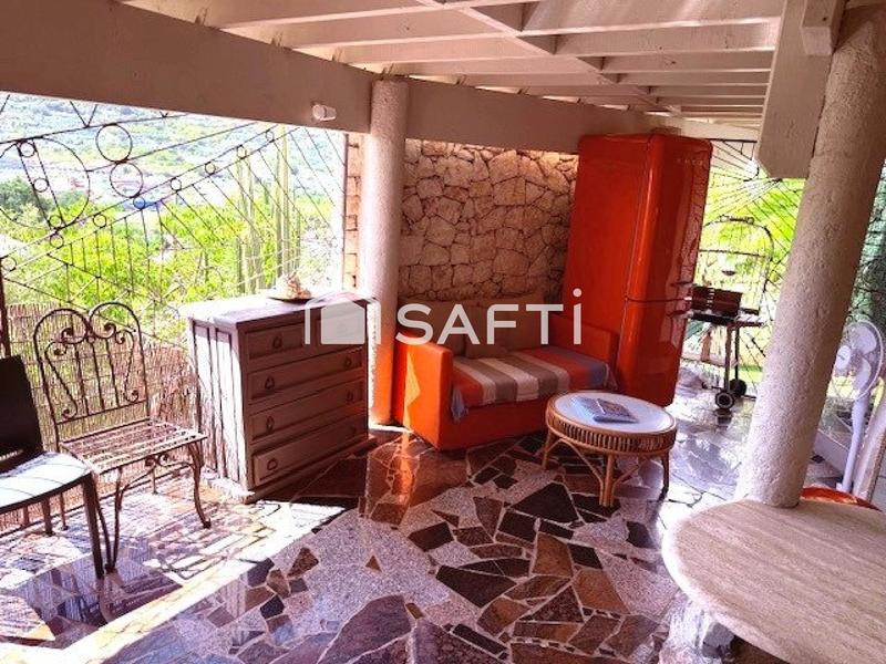 Maison - 219 m² - 4 pièces