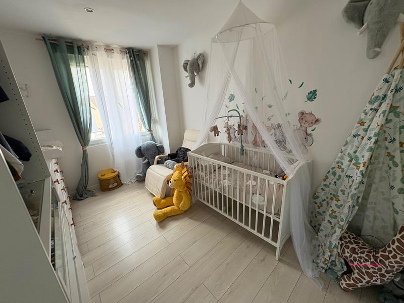 Maison - 220 m² - 7 pièces