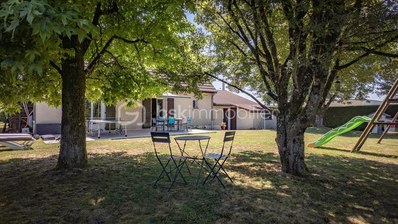 Maison traditionnelle - 149 m² - 6 pièces