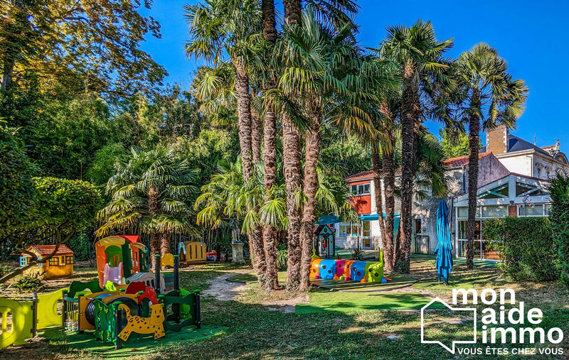 Local d'activités - 280 m² - 15 pièces