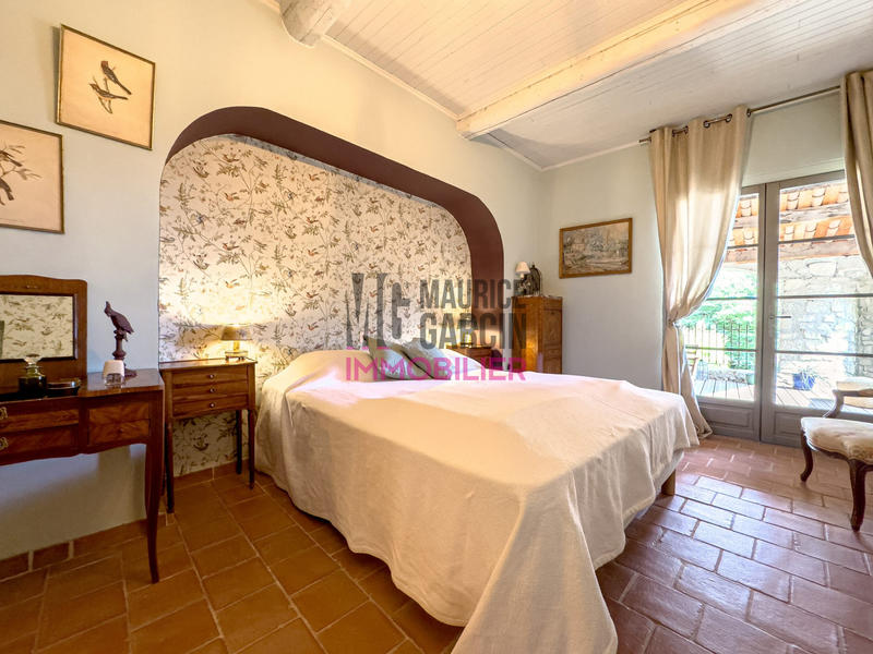 Maison - 460 m² - 12 pièces