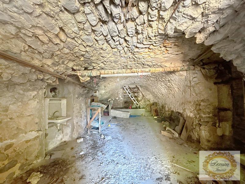 Maison ancienne - 300 m² - 6 pièces