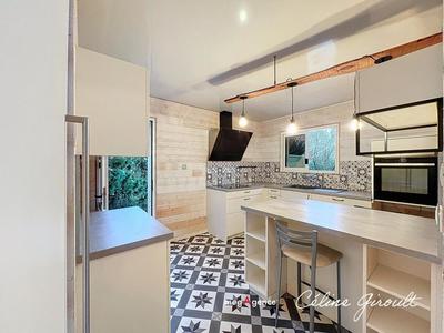 Maison - 213 m² - 9 pièces