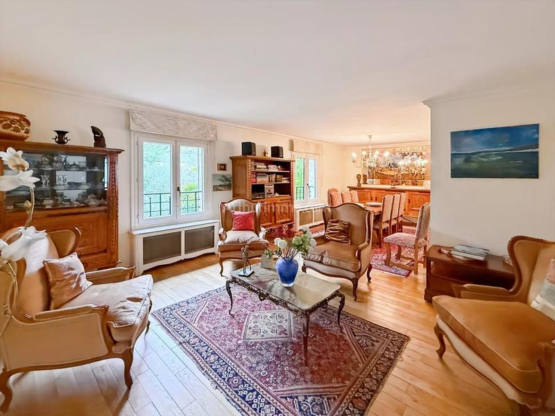 Maison - 291 m² - 9 pièces