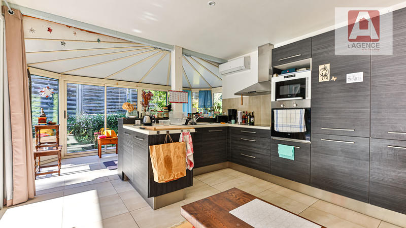 Maison - 235 m² - 8 pièces