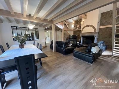 Maison - 360 m² - 8 pièces
