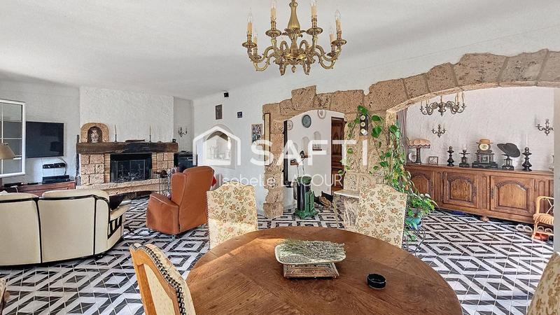 Villa - 260 m² - 6 pièces