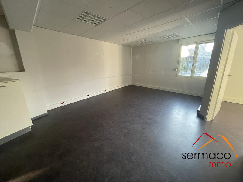 Local commercial - 248 m² - 12 pièces