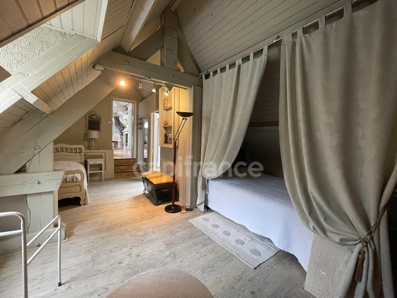 Maison - 305 m² - 9 pièces