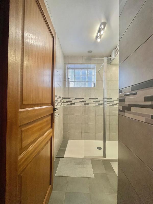 Maison - 140 m² - 9 pièces