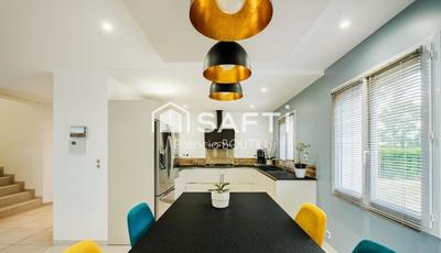 Maison - 249 m² - 11 pièces