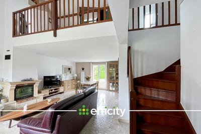 Maison - 195 m² - 8 pièces