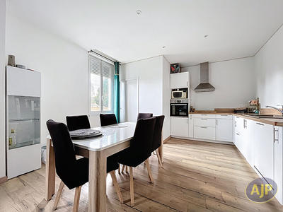 Maison - 88 m² - 4 pièces