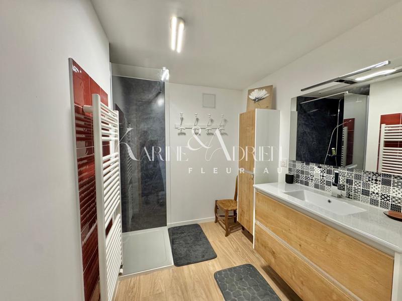 Maison - 216 m² - 7 pièces