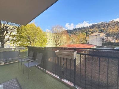 Appartement - 90 m² - 4 pièces