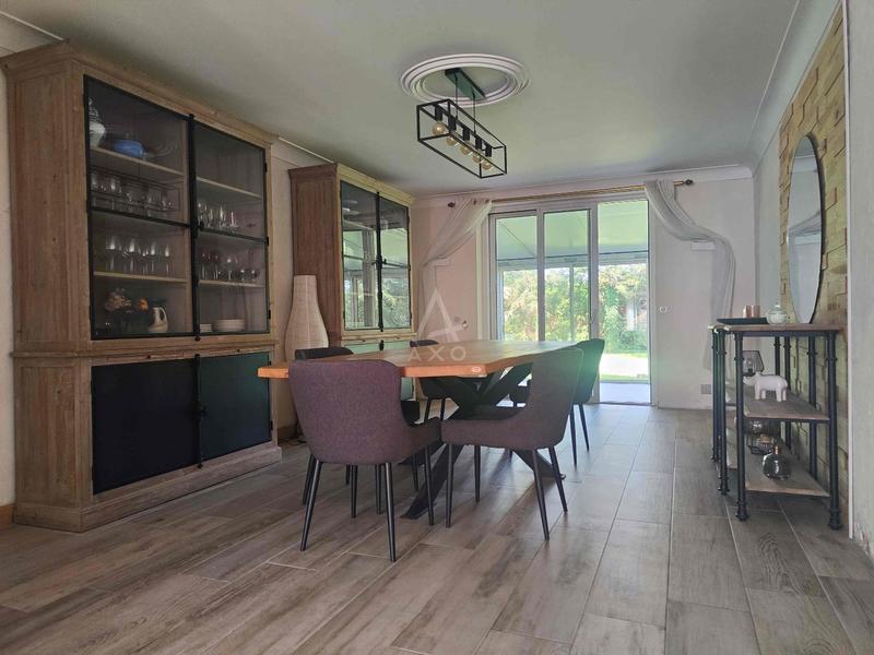 Maison - 250 m² - 8 pièces