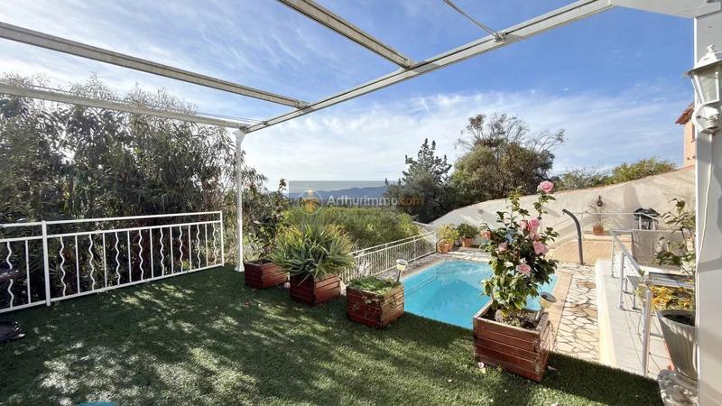 Maison - 540 m² - 4 pièces