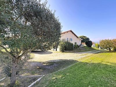 Maison - 230 m² - 5 pièces