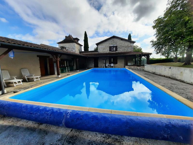 Maison traditionnelle - 271 m² - 12 pièces