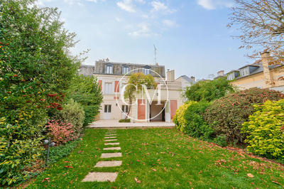 Hôtel particulier - 235 m² - 7 pièces