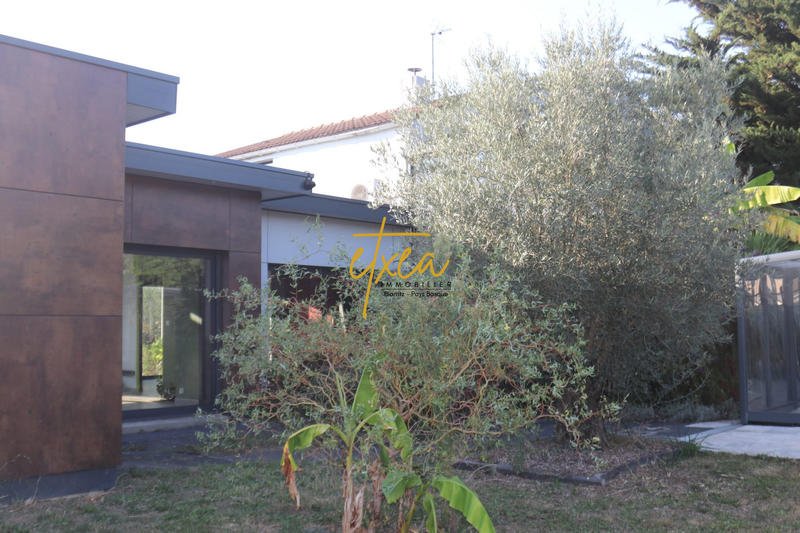 Villa - 264 m² - 10 pièces