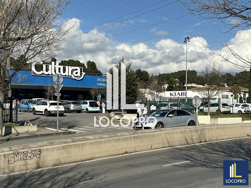 Local commercial - 136 m²