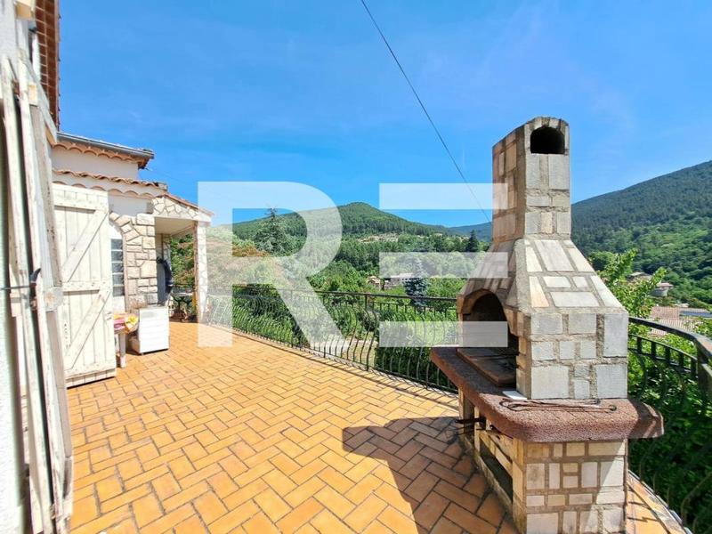 Villa - 208 m² - 9 pièces