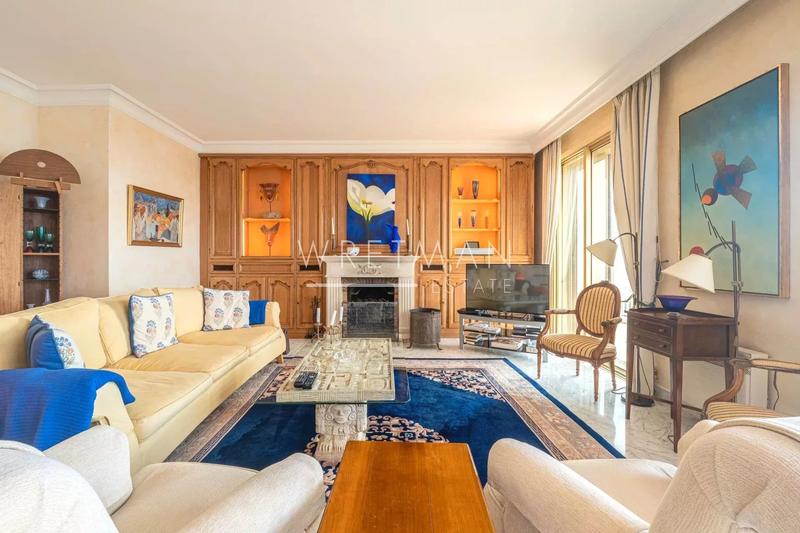 Appartement - 179 m² - 5 pièces