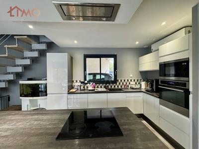 Maison - 168 m² - 7 pièces