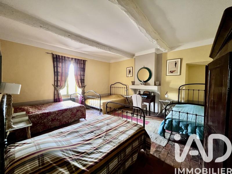 Maison - 650 m² - 11 pièces