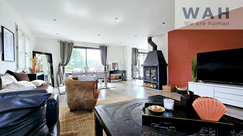 Maison - 312 m² - 12 pièces