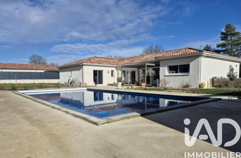 Maison - 204 m² - 7 pièces