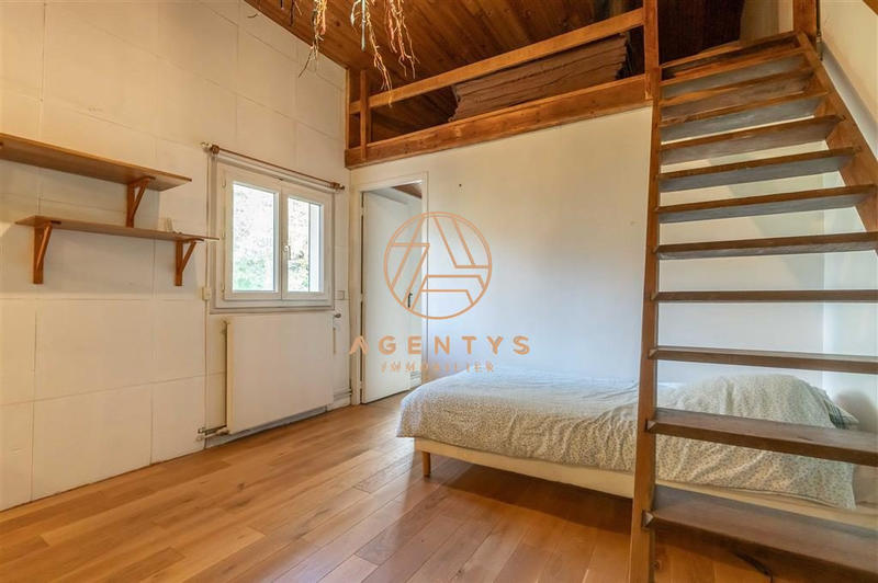 Maison - 265 m² - 7 pièces