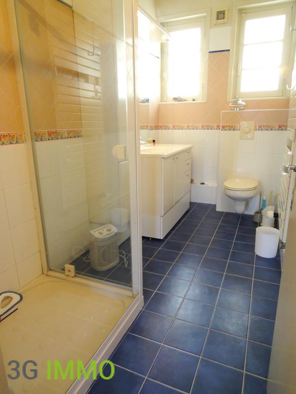 Maison - 235 m² - 9 pièces