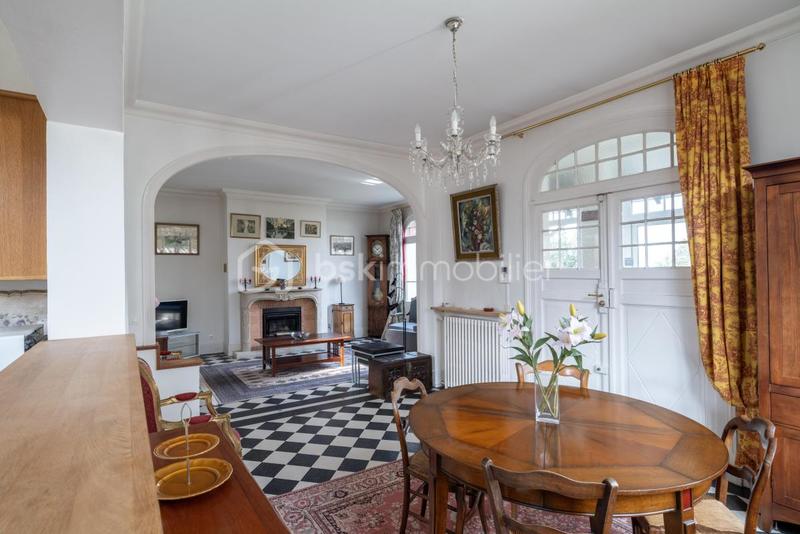 Maison - 170 m² - 9 pièces