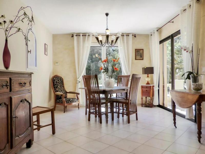 Demeure - 228 m² - 9 pièces