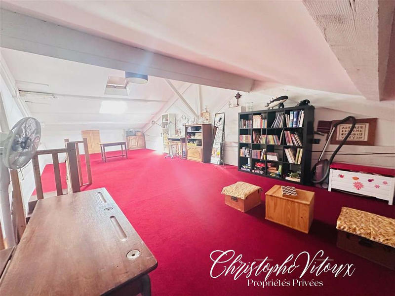 Maison - 231 m² - 7 pièces