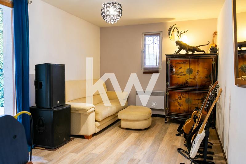 Maison traditionnelle - 143 m² - 7 pièces