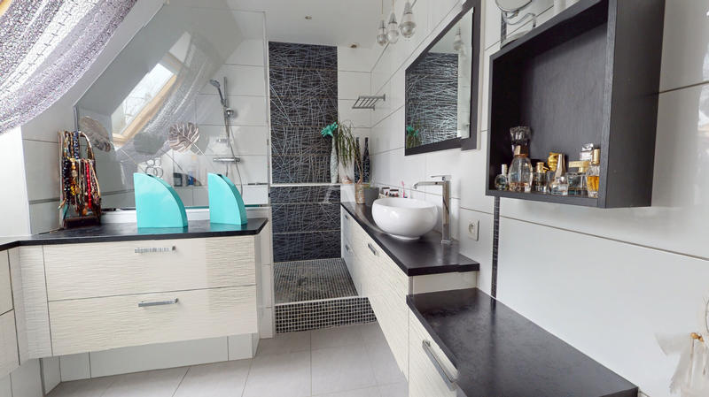 Maison - 245 m² - 7 pièces